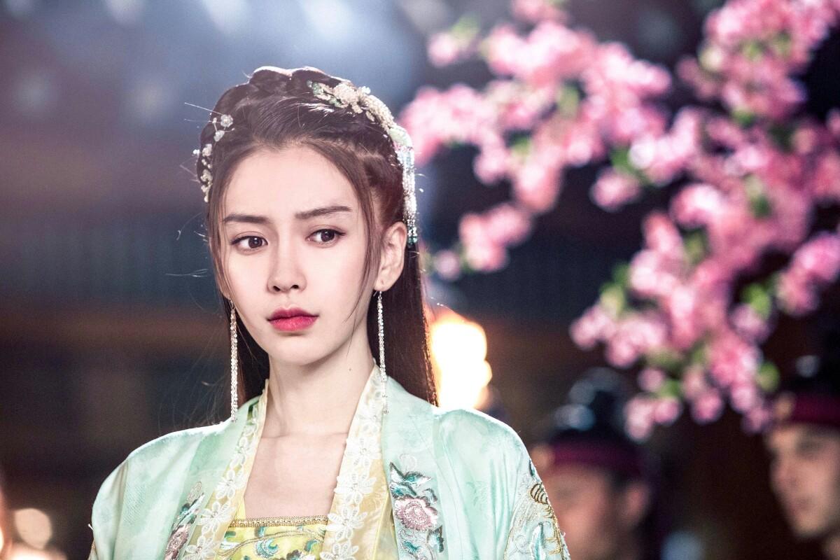 杨颖哭戏引热议锦衣之下,杨颖锦衣之下