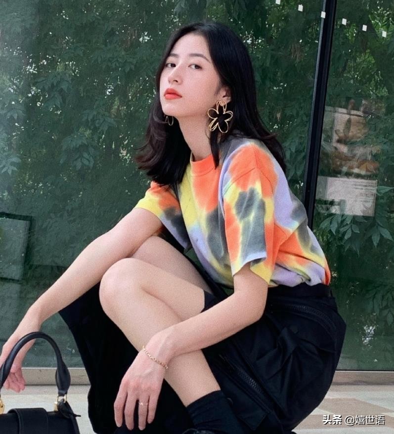 周雨彤穿板鞋图片,周雨彤spell牛仔裤穿搭