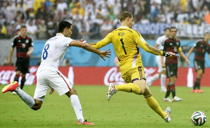 足球运动员工资是谁发的,足球运动员的周薪税后