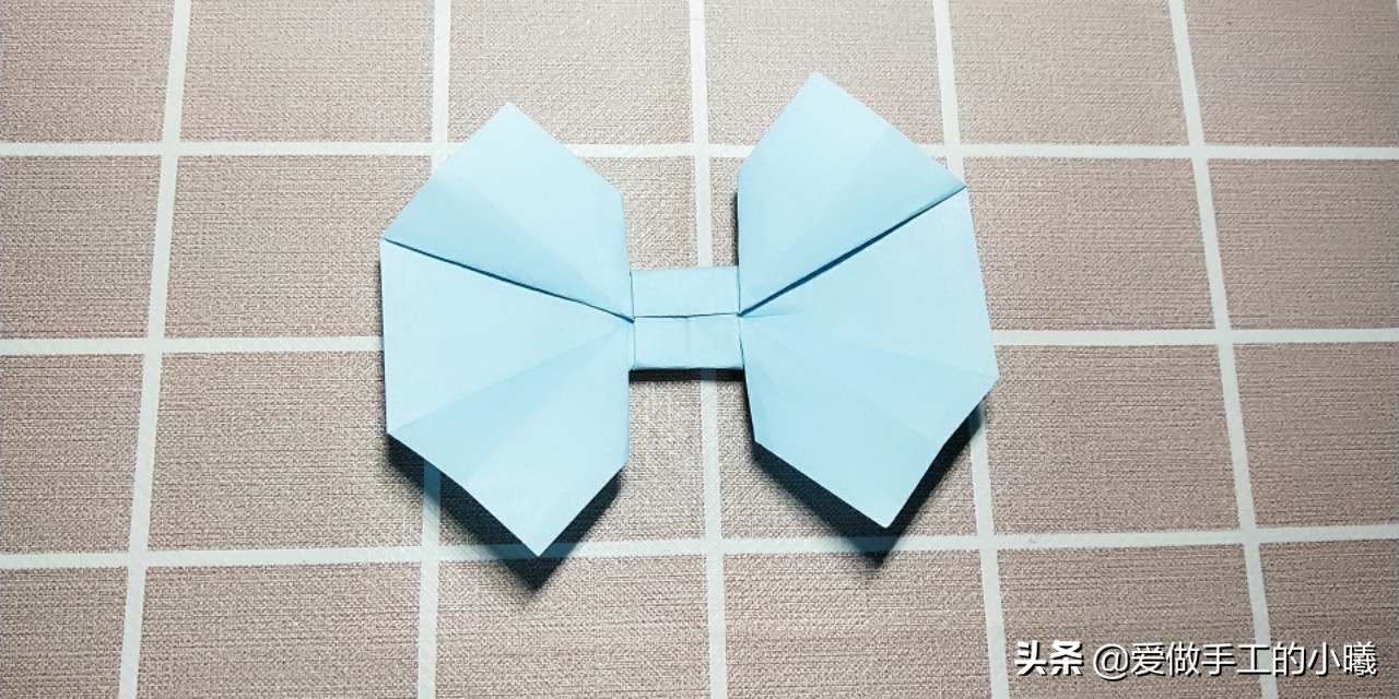 儿童折纸简单手工幼儿园蝴蝶结,蝴蝶结手工折纸超简单正方形纸