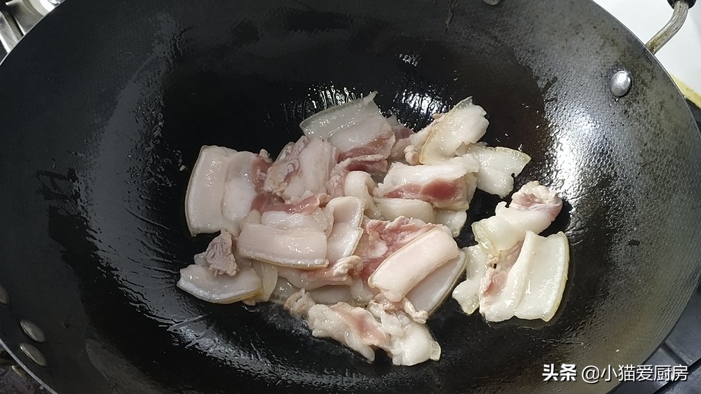 春天里最爱的一道菜竹笋炒肉,竹笋炒肉也是一道非常美味的美食