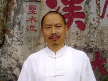 画家流水线作画,修车工人绘画