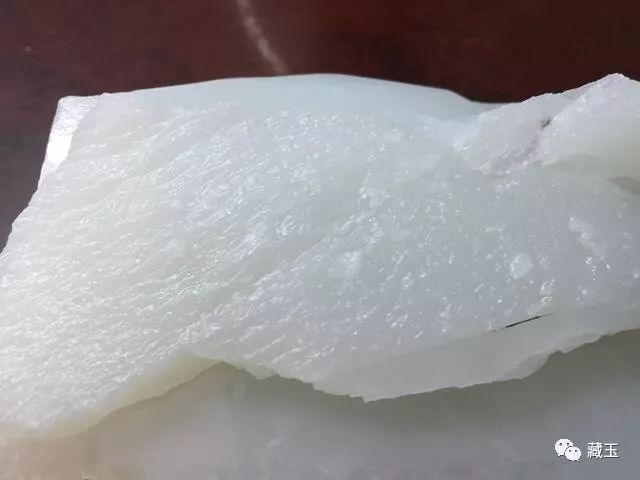 新疆和田玉山料和青海山料哪个好,和田玉山料最好的是什么