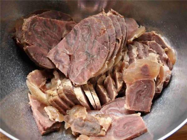 一公斤鲜牛肉可以卤出多少卤牛肉,生牛肉能出多少卤肉