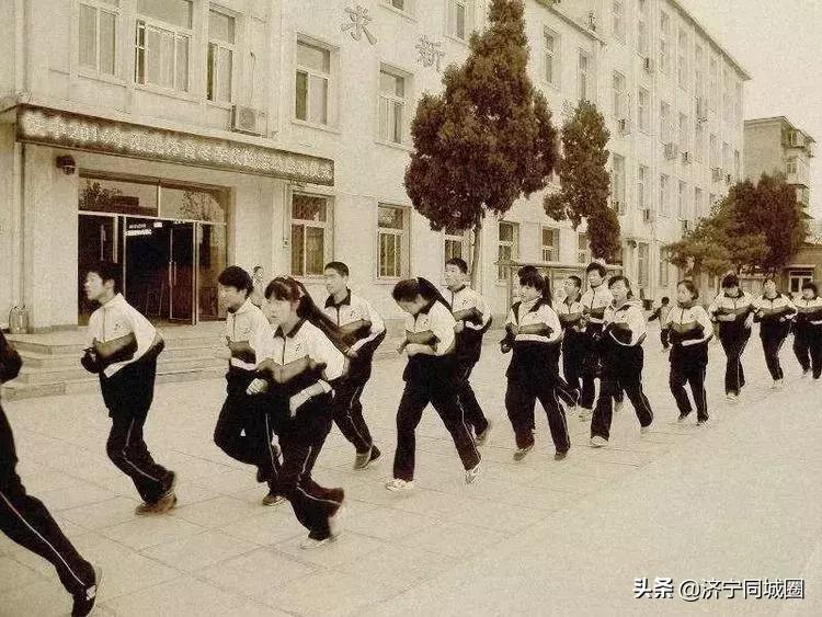 鍏栧窞閾佷腑鍘嗕换鏍￠暱,鍏栧窞閾佷腑93灞婃瘯涓氱収