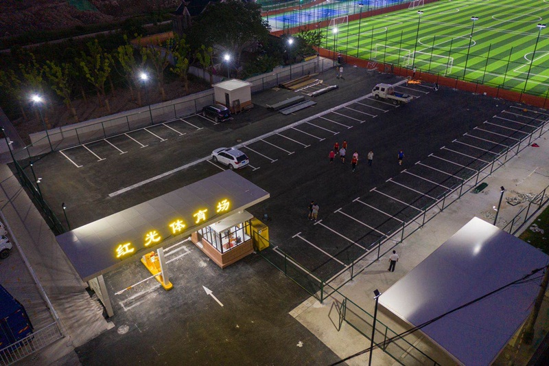 去这儿踢秋天里的第一场球揭秘沪上这处超美足球场地