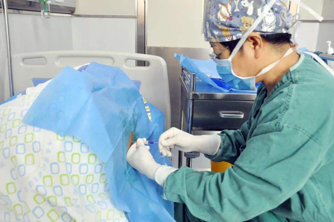 顺产怎样避免撕裂侧切,顺产多大概率会侧切撕裂