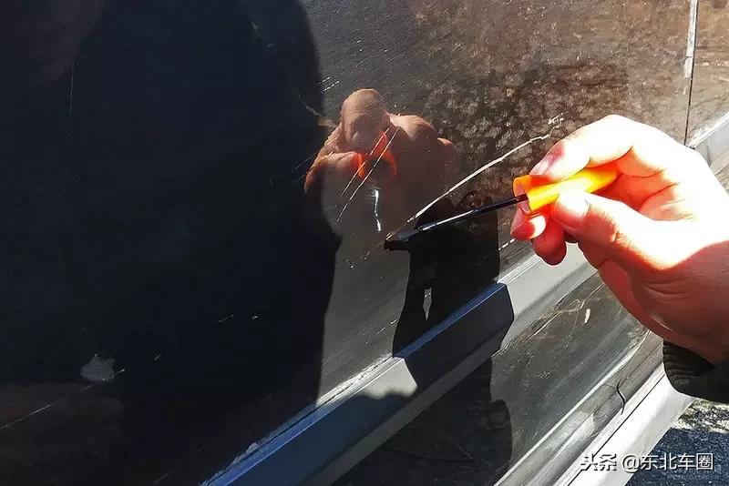 汽车刮蹭严重修复小妙招,黑色汽车轻微刮蹭处理妙招