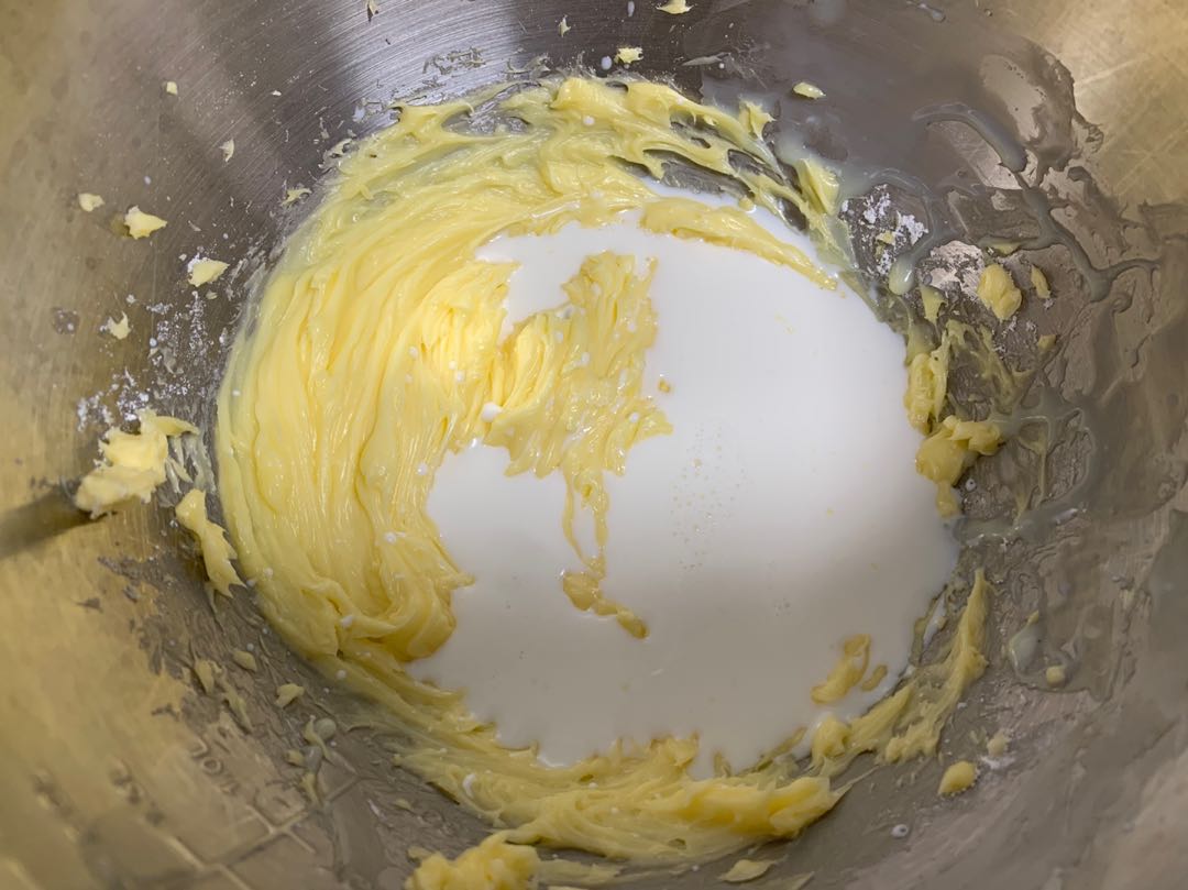 牛奶自制奶棒,用面粉和牛奶制作简单的食物