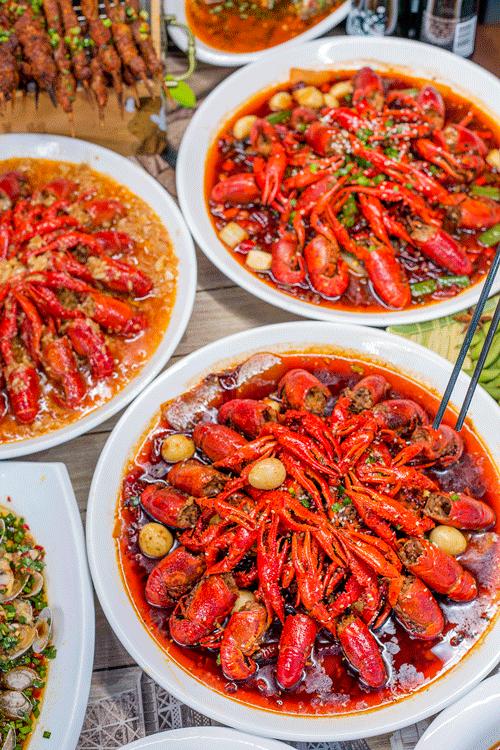 口*爆口**汁！这家店凭借「巨无霸烤羊腿」风靡绵阳！吃了整整7年