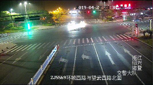 两男子租保时捷酒后飙车,男子开跑车飙车“炸街”被处罚