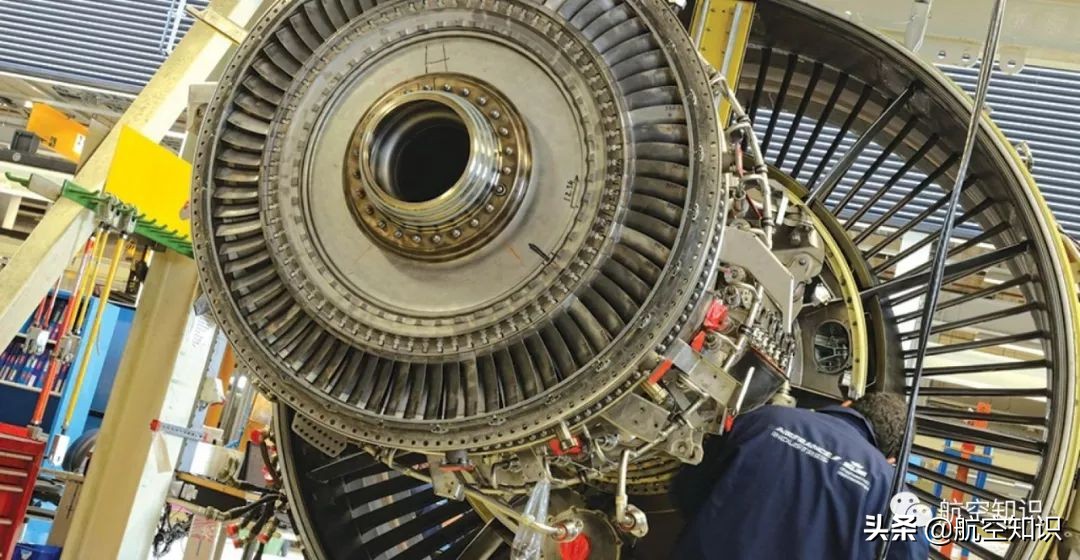 爱迪生发明了电灯泡的资料,爱迪生发明电灯泡的事迹