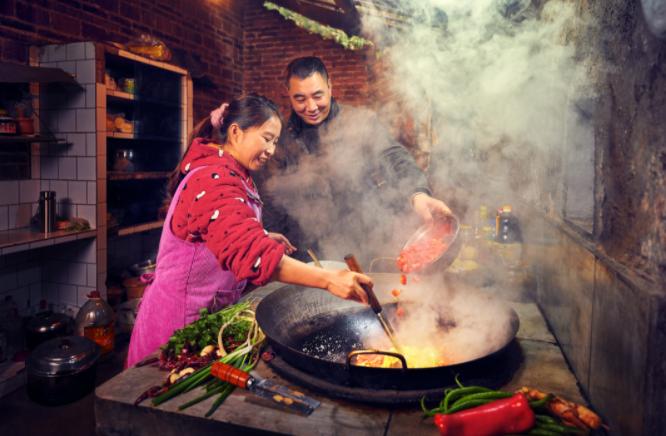 比起牛爱芳春花的人设崩塌,蜀中桃子姐的清醒与真实,真叫人佩服