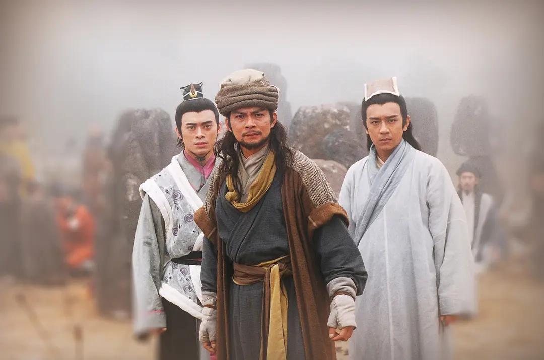 新版天龙八部乔峰段誉比试脚力,杨祐宁版天龙八部乔峰与阿紫