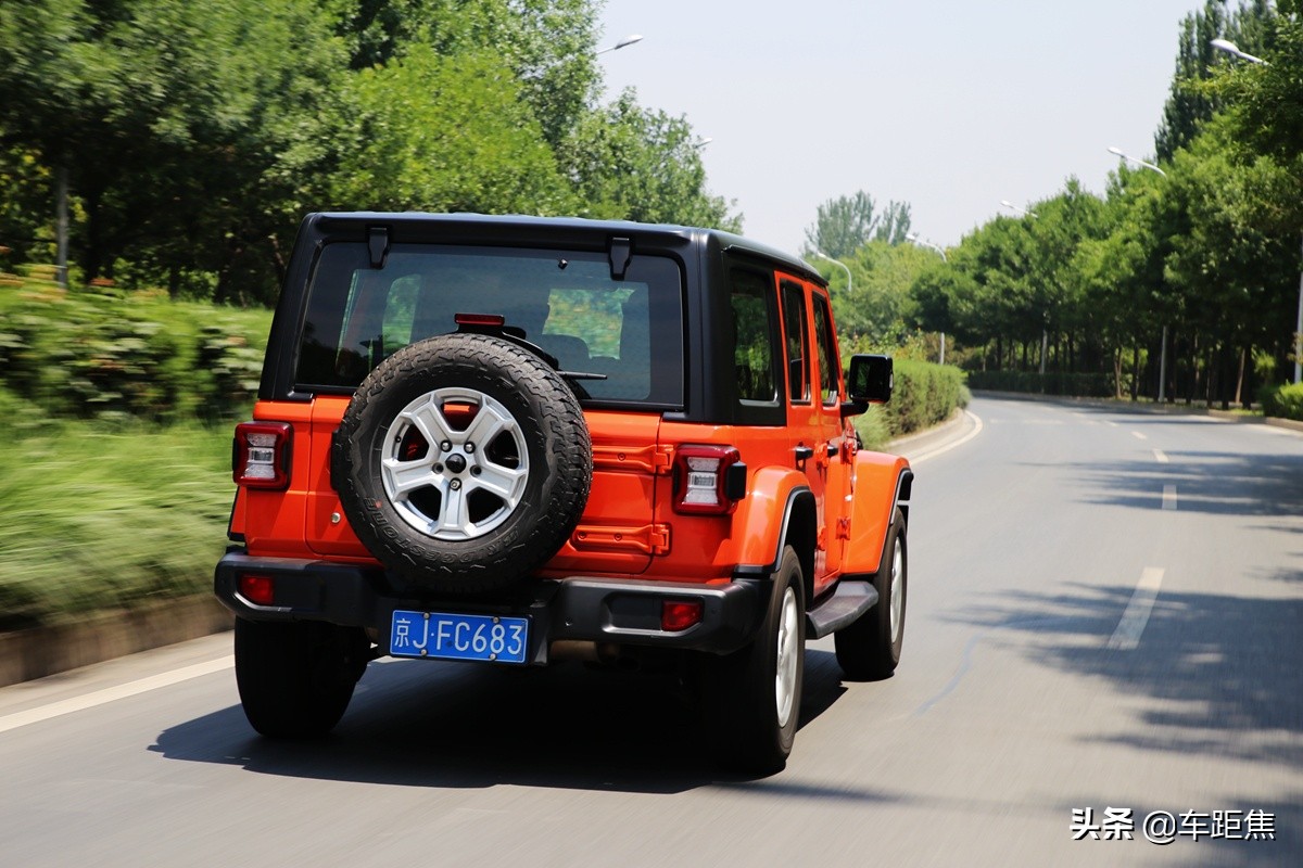 感受牧马人第一视角,牧马人沉浸式体验白色内饰