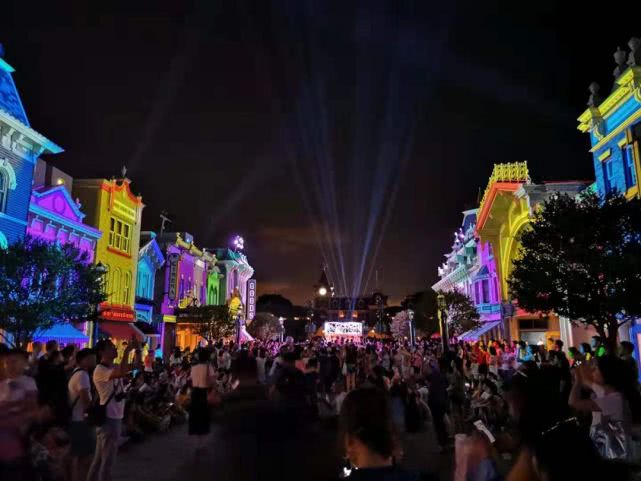 香港迪士尼乐园亏损,香港迪士尼今年首季盈利创新高