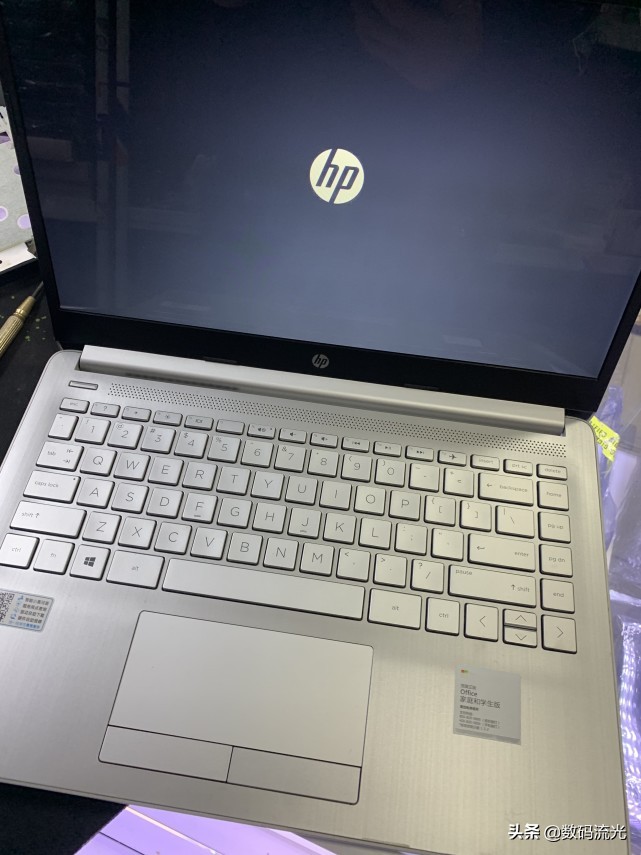 女大学生抱怨电脑系统难装，跑了几家店都没装上，问题出在了哪？