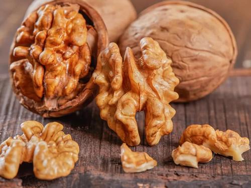 “唯爱和美食不可辜负”，白癜风患者可以吃核桃吗？