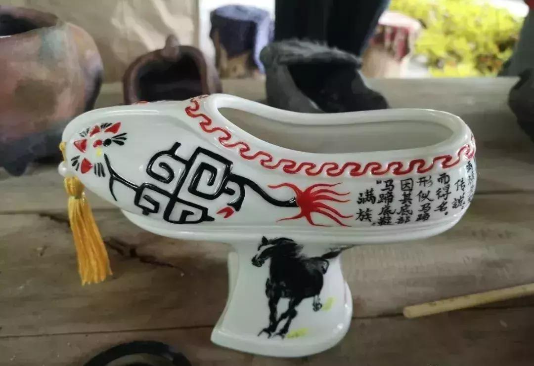 走遍中国的“寻鞋哥”来了！这回居然换上“军乐造”