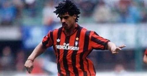 荷兰三剑客时代的米兰主力阵容,米兰忠魂