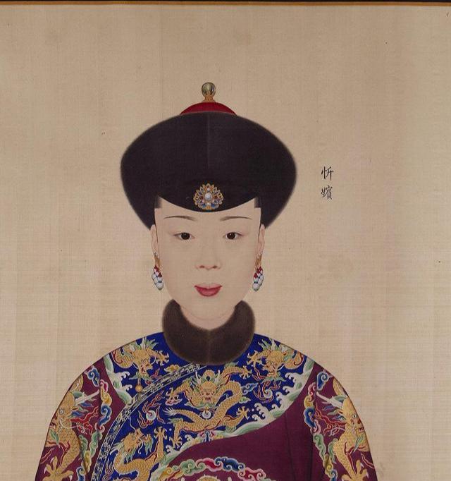 乾隆以及12个妃子的样貌复原图,一组图乾隆帝的后妃真实画像