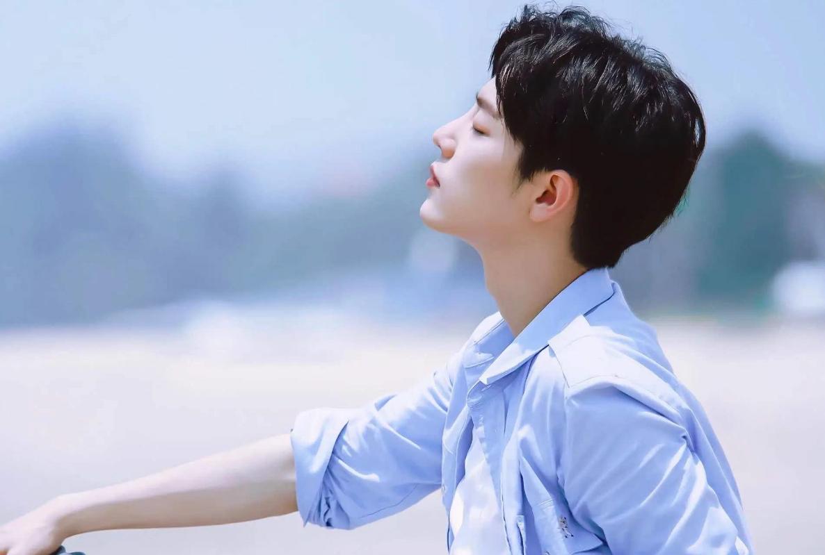 你是那夜空中最亮的星歌曲,夜空中最亮的星课桌舞完整版