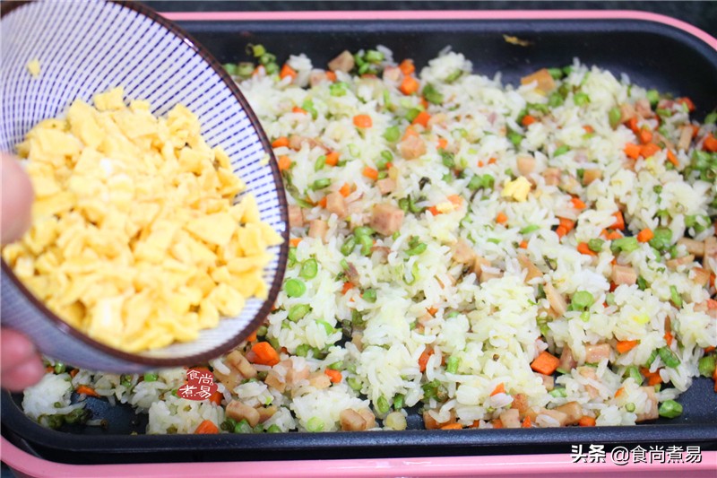 只用鸡蛋和剩饭做美食,一碗剩饭一个瘦肉