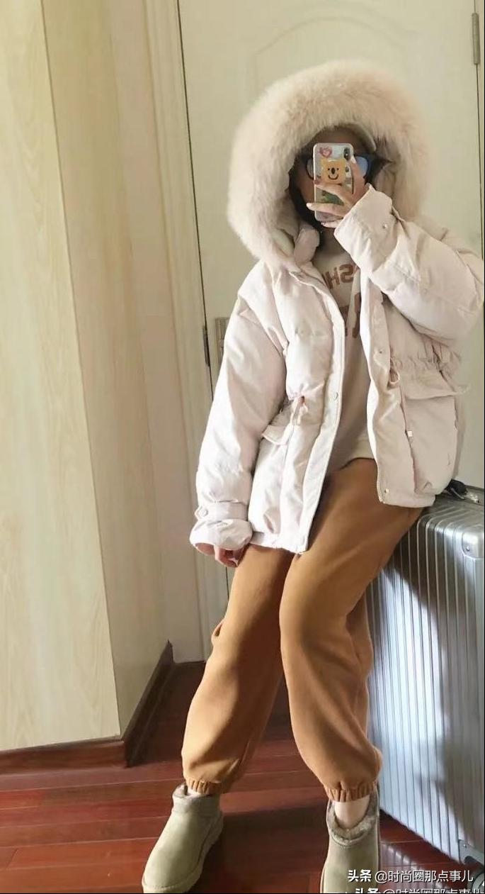 ugg鲨鱼裤五分裤怎么搭配,ugg经典款配卫裤好看