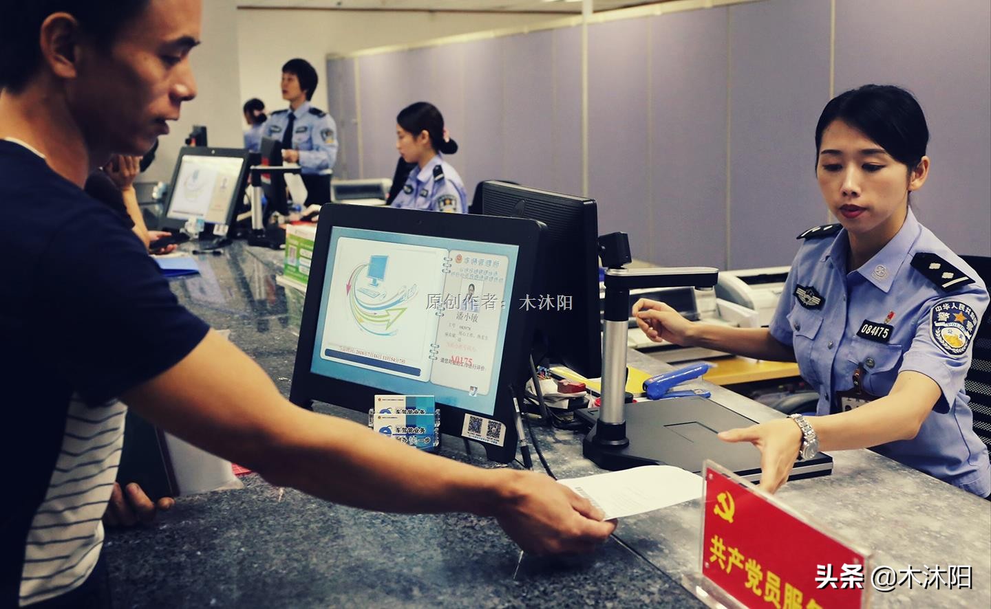 驾驶证到期换证需不需要消违章,a2驾驶证换证逾期15天怎么办