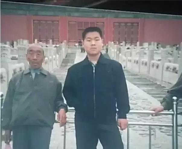 岳云鹏连续13年为郭德纲庆生,郭德纲岳云鹏在同龄人中成就