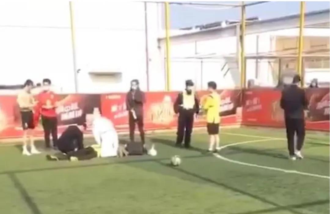 武汉一男子意外倒地,武汉一男子公园锻炼倒地不起