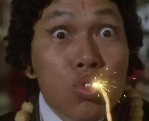 第一次抽烟抽万宝路,抽万宝路的老烟民