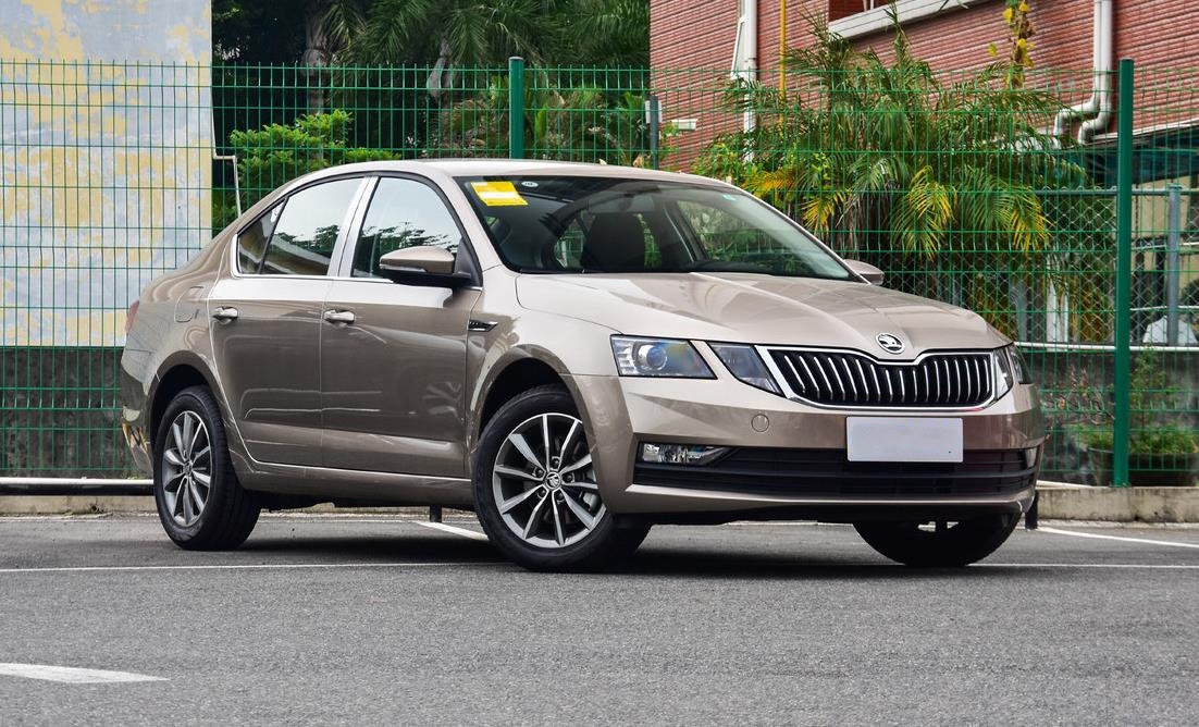 宽敞省油还运动10-15万家轿大推荐,这三款合资紧凑型轿车家用是首选