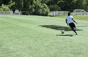 实战简单过人技巧,双变向过人如何做到精髓