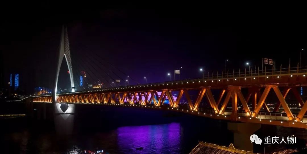 重庆骑摩托车上班,重庆大叔骑摩托