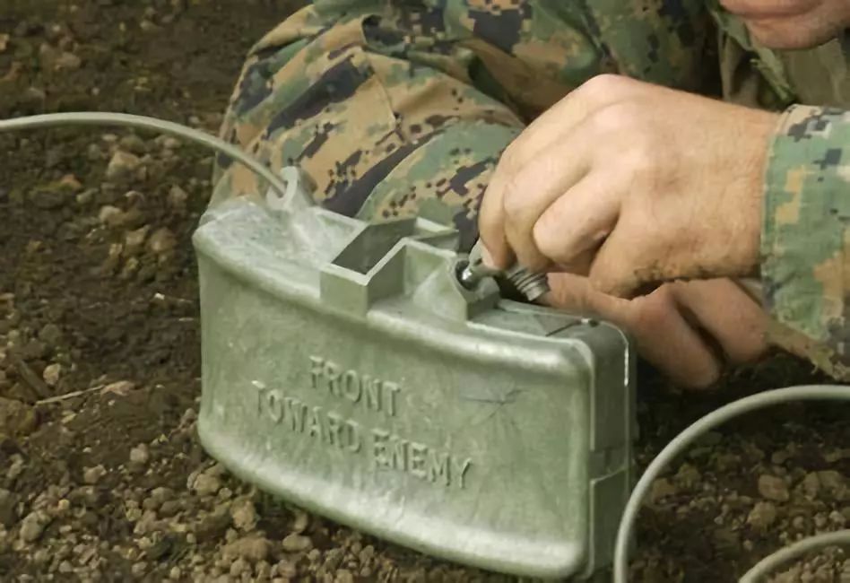 为了在战场上加热罐头，硬核美军点燃了一盒*药炸**？