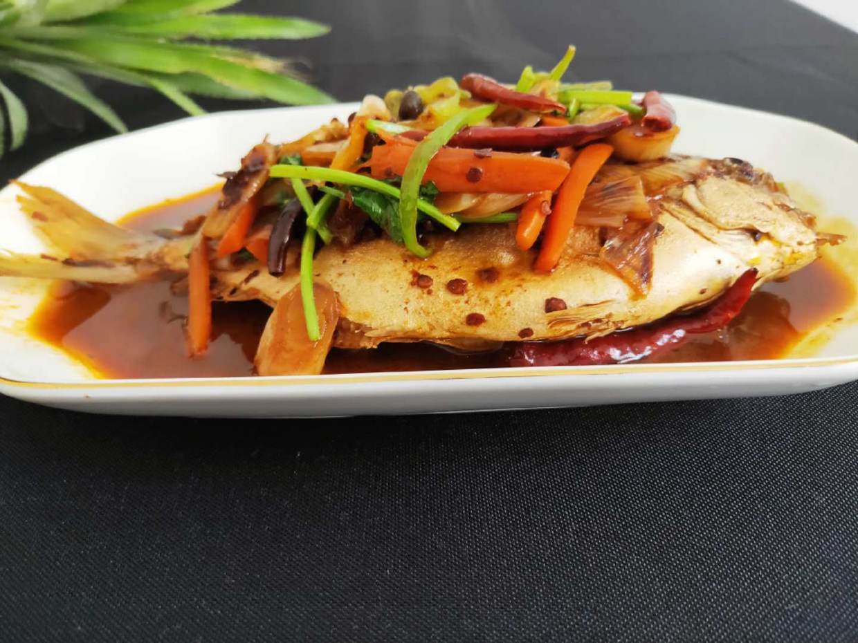 红烧金鲳鱼怎样做最好吃,红烧金鲳鱼怎么做才好吃