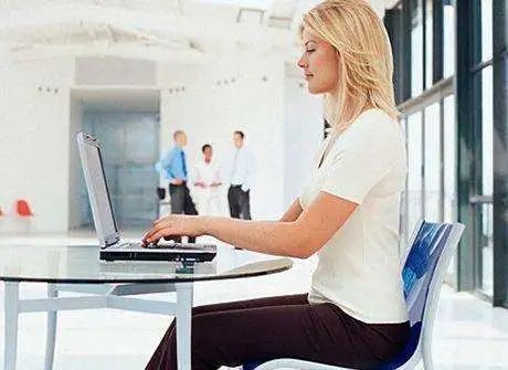 女生久坐屁股会变大吗,女生久坐导致屁股变平