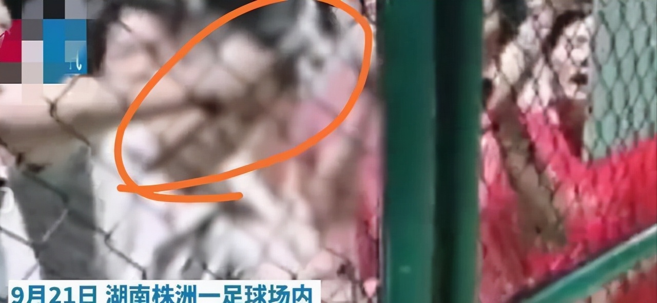 广场舞大妈被足球砸,小朋友足球比赛大爷大妈砸门