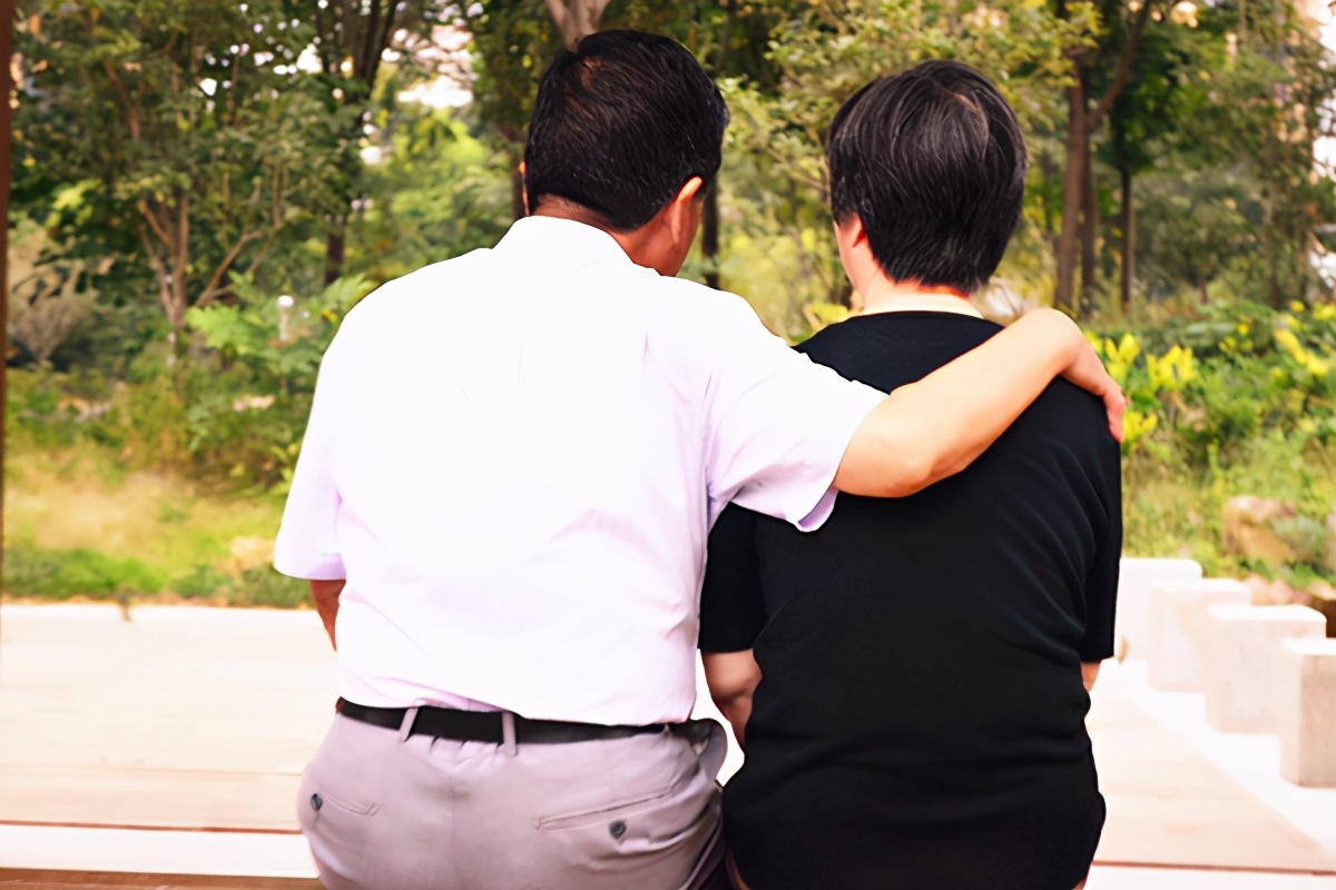 女50岁最近总是胸闷气短没力气,50多岁胸闷气短是怎么回事