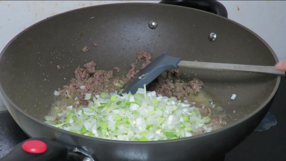 香菇牛肉酱制作绝密配方视频,教你在家制作牛肉香菇酱香辣下饭