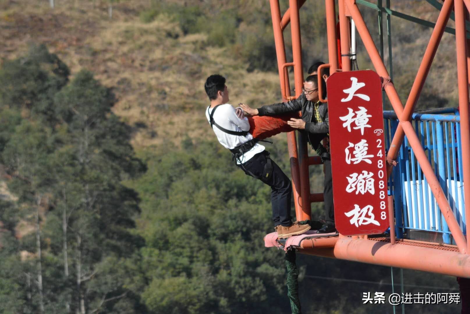 蹦极的体验感超过所有过山车吗,蹦极根本没有犹豫这是经历了什么