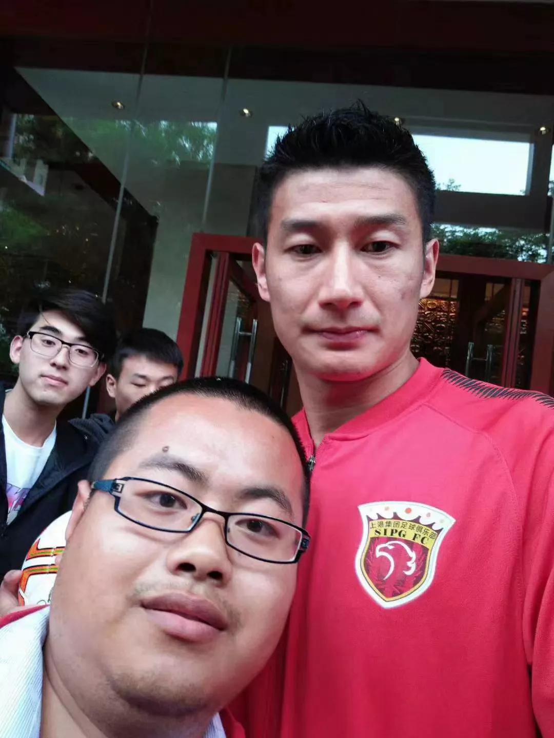 大学足球容易过吗,大学生足球与职业足球