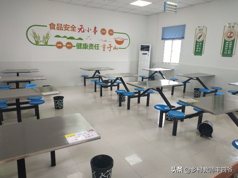 鍋忚繙鍦板尯瀛︽牎椋熷爞,鍋忚繙灞卞尯瀛︽牎椋熷爞