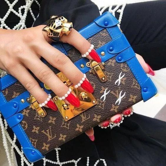 lv包为什么是奢侈品,万元lv包包