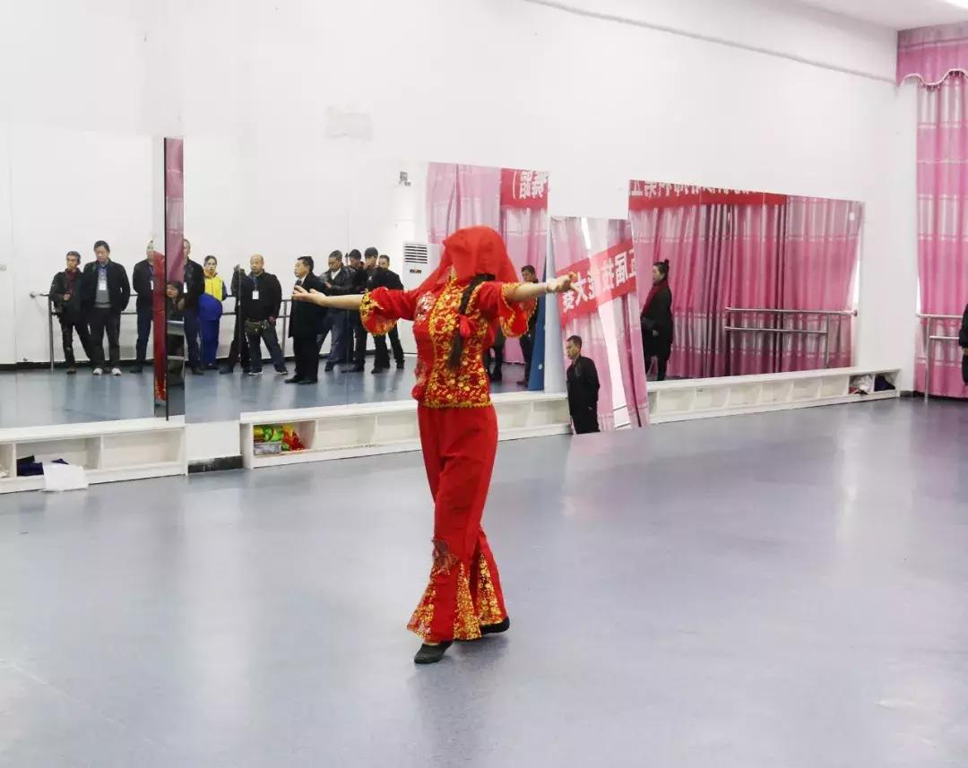 厉害了我们的新时代内容简介,松桃中等职业学校