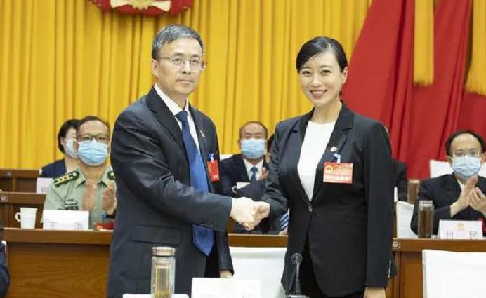 怀来年轻女县长,34岁女博士当选县长