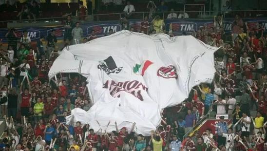 时隔多年再现米兰德比,米兰德比辉煌远去情怀依旧