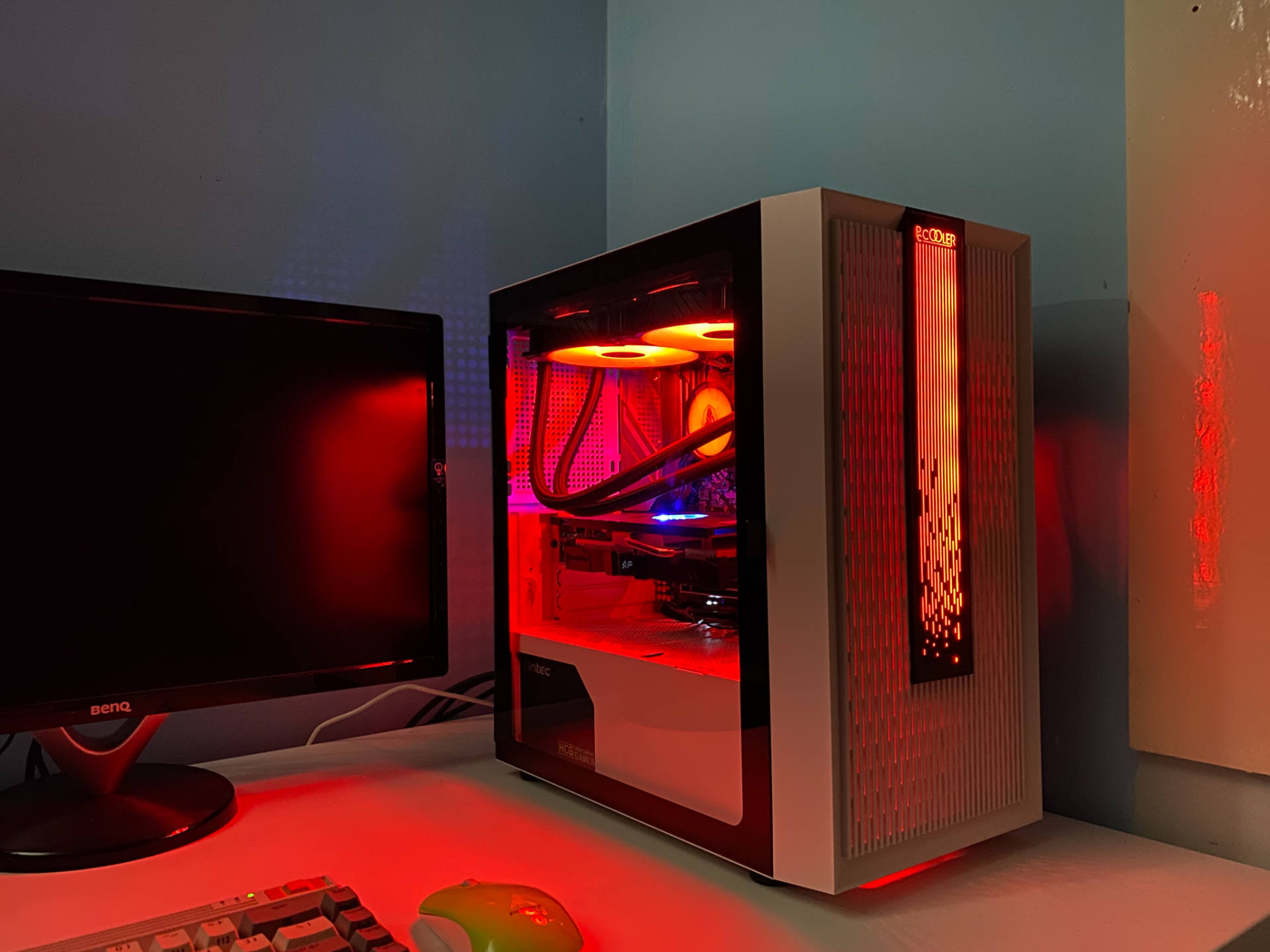 可以装240水冷的小机箱,一般什么配置电脑用水冷机箱