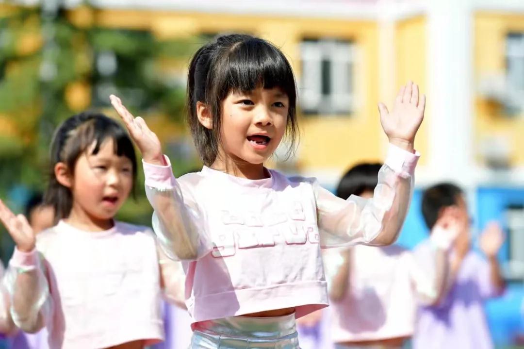 一百多人体育节开场,体育1000人活动